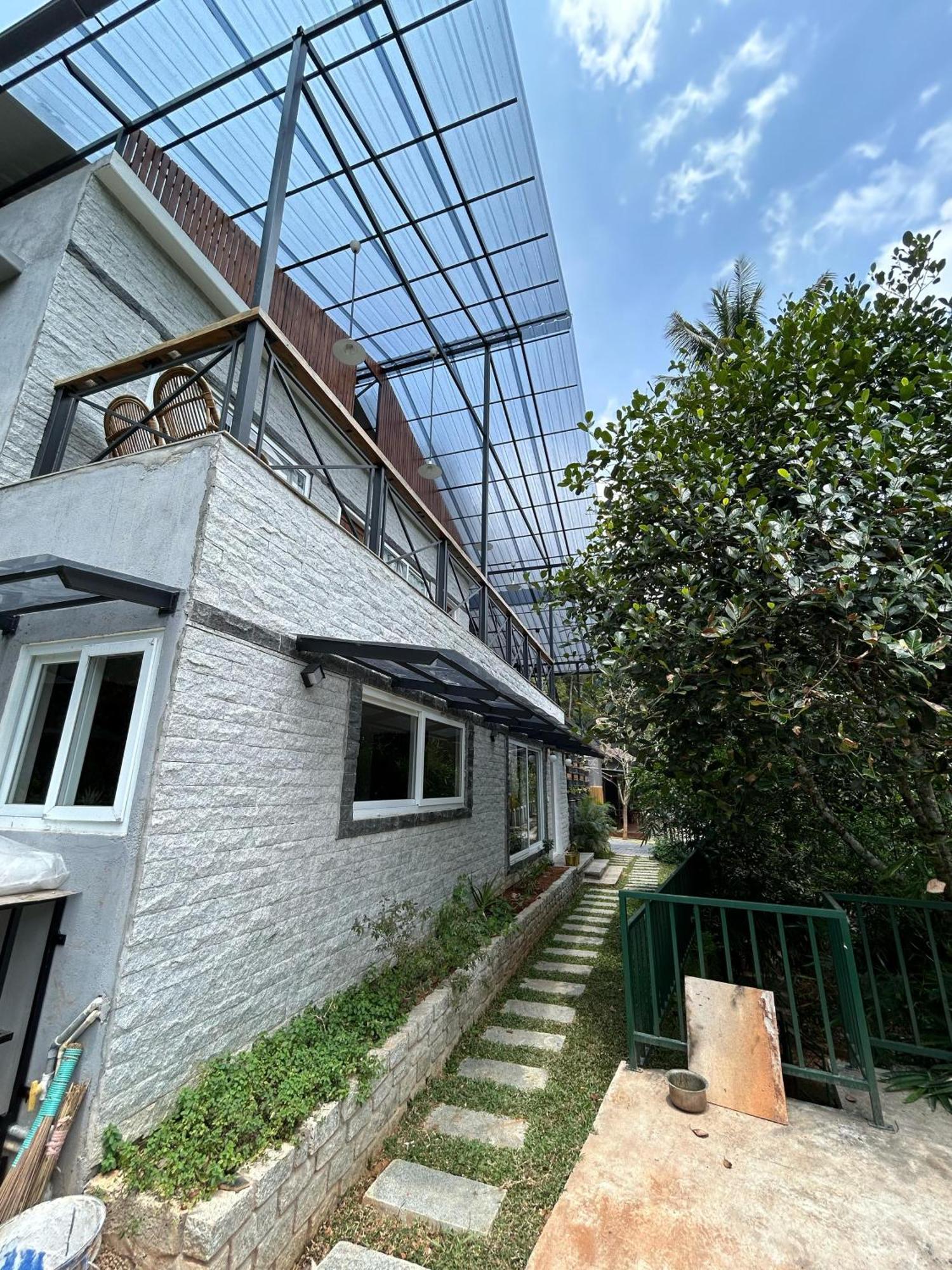Apartamento Kv By Halcyon Traveltech Anachal Exterior foto