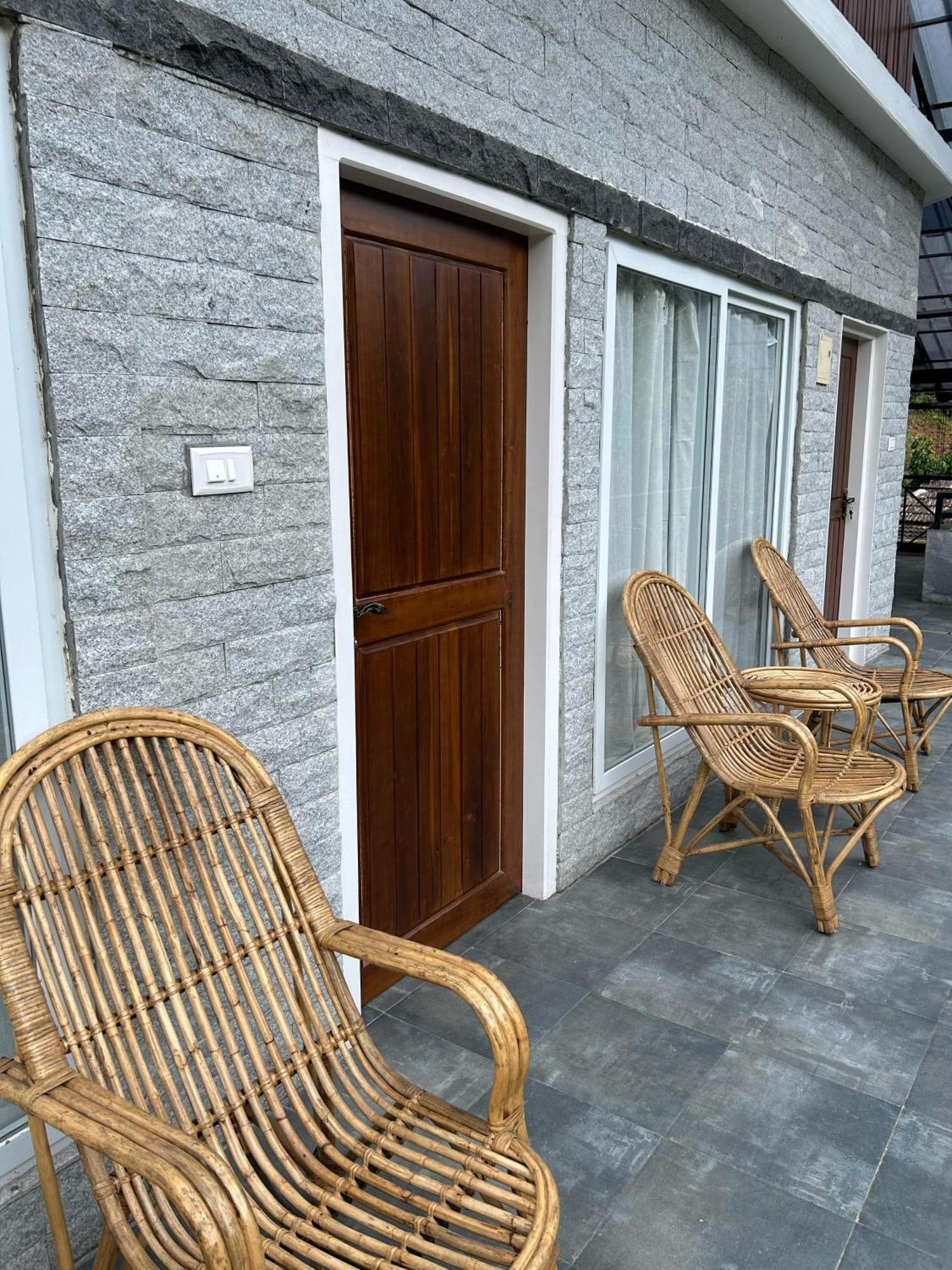 Apartamento Kv By Halcyon Traveltech Anachal Exterior foto