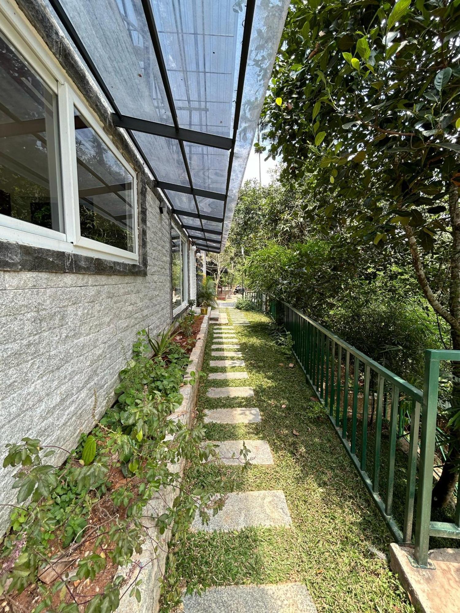Apartamento Kv By Halcyon Traveltech Anachal Exterior foto